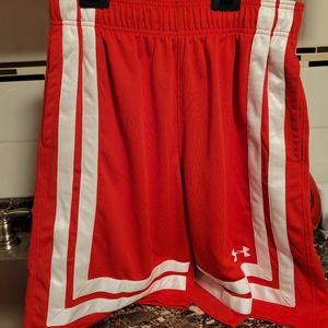 NWT Under Armour shorts size M
